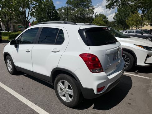 Used 2021 Chevrolet Trax LT w/ LT Convenience Package FWD image 5