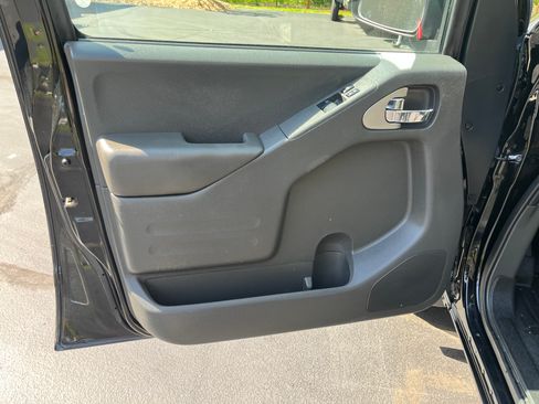 Used 2016 Nissan Frontier SV AWD/4WD image 12