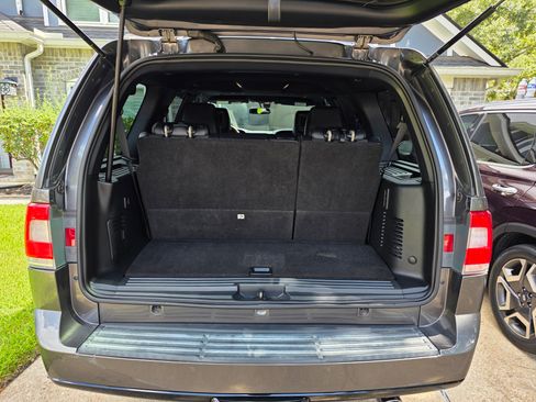 Used 2016 Lincoln Navigator Reserve RWD image 14
