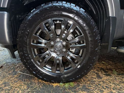 Used 2019 Nissan Titan Platinum Reserve w/ Platinum Utility Package image 11