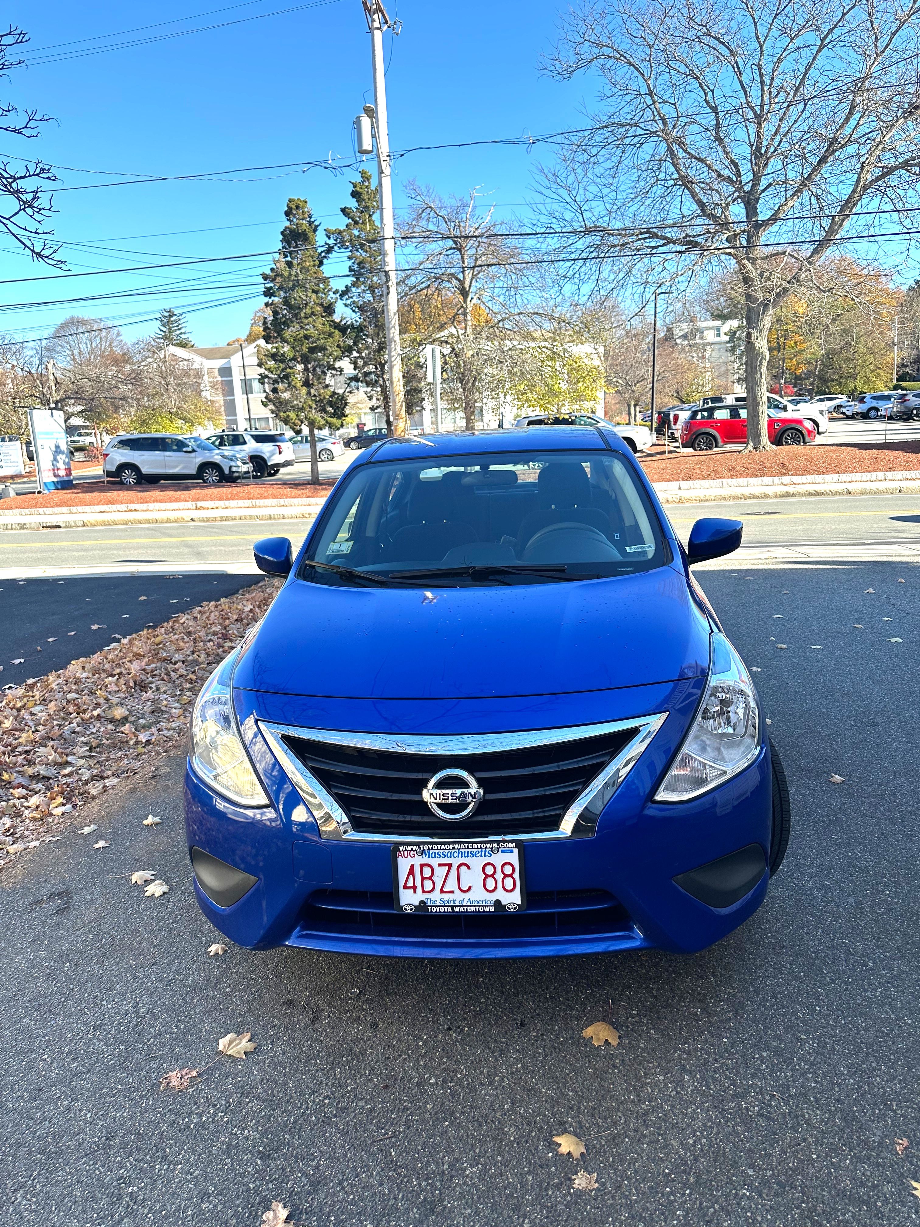 Used 2017 Nissan Versa SV FWD image 2