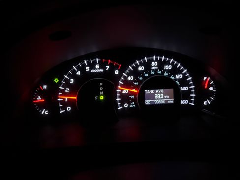 Used 2010 Toyota Camry XLE image 17