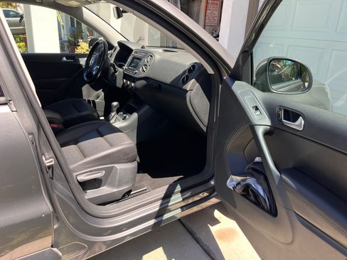 Used 2016 Volkswagen Tiguan S FWD image 11
