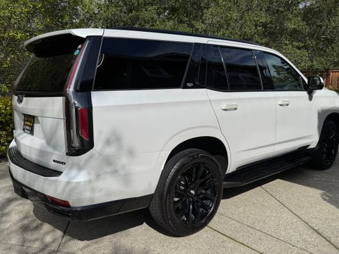 Used 2021 Cadillac Escalade Sport w/ LPO, ONYX Package image 5