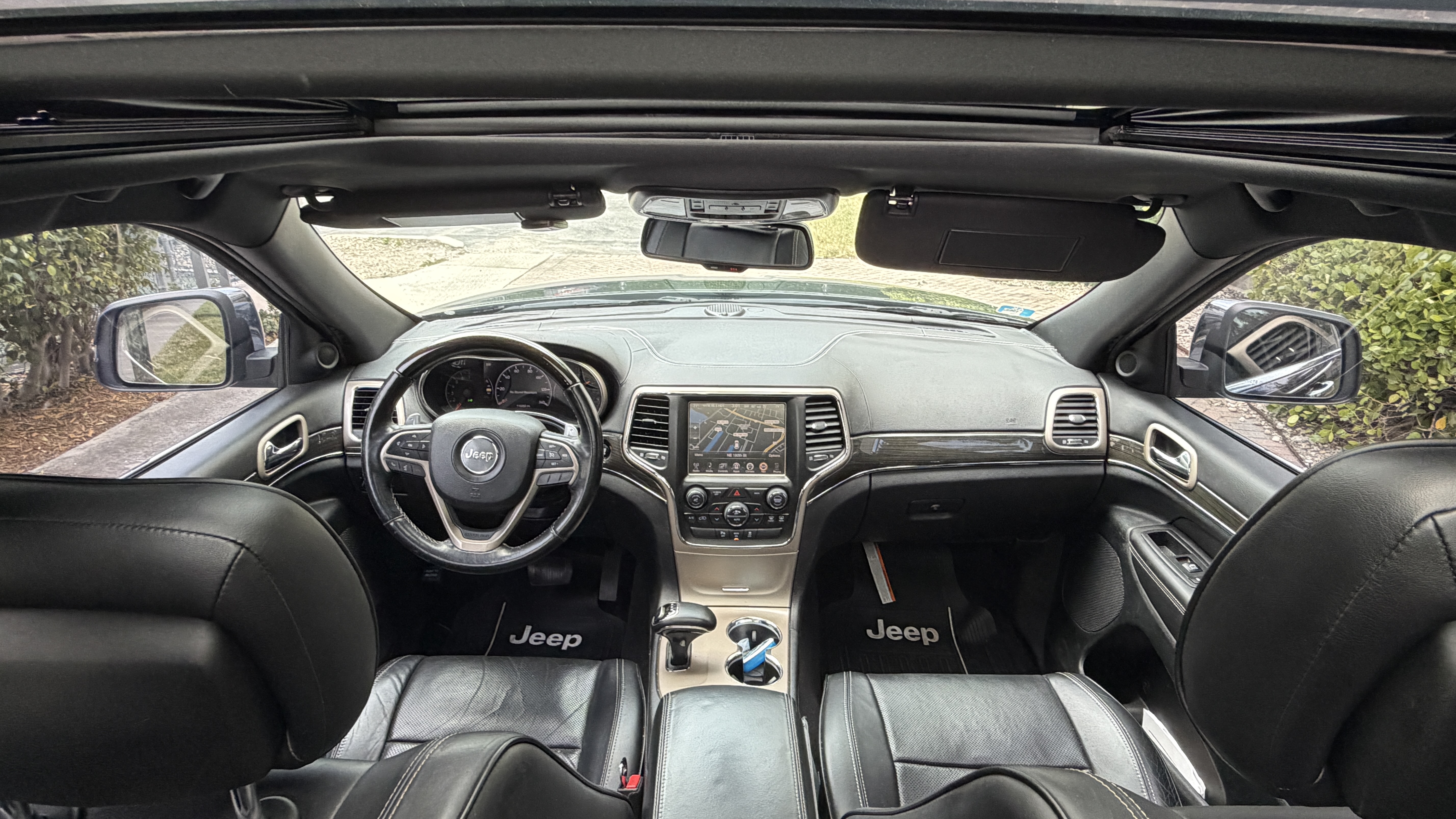 Used 2014 Jeep Grand Cherokee Overland AWD/4WD image 8