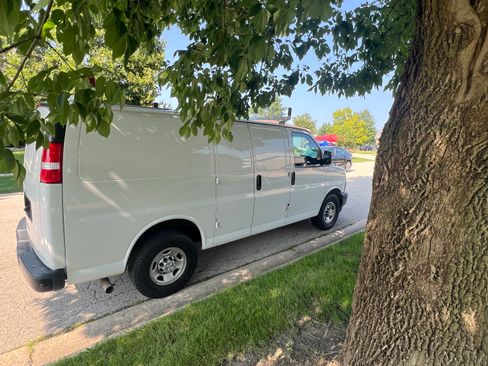 Used 2019 Chevrolet Express 2500 w/ Driver Convenience Package image 2
