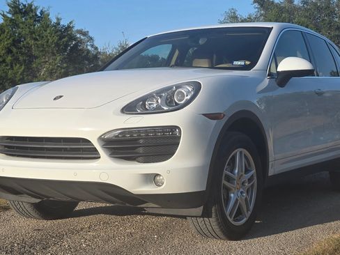 Used 2014 Porsche Cayenne S AWD/4WD image 2