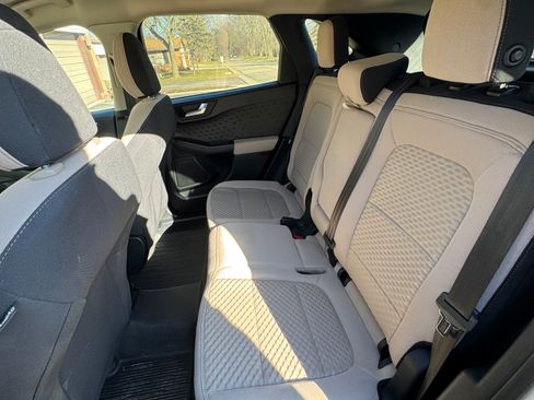 Used 2020 Ford Escape SE image 9