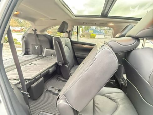 Used 2023 Toyota Highlander Platinum image 20