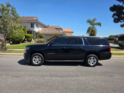 Used 2019 Chevrolet Suburban LT image 11