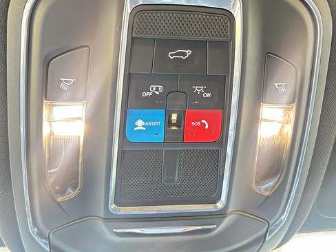 Used 2024 Jeep Grand Cherokee L Laredo RWD image 18