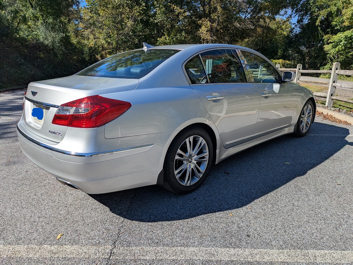 Used 2013 Hyundai Genesis 3.8 w/ Premium Pkg RWD image 4