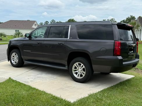 Used 2018 Chevrolet Suburban LT RWD image 5