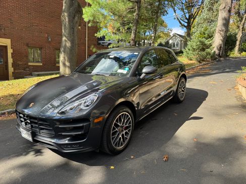 Used 2017 Porsche Macan Turbo image 4