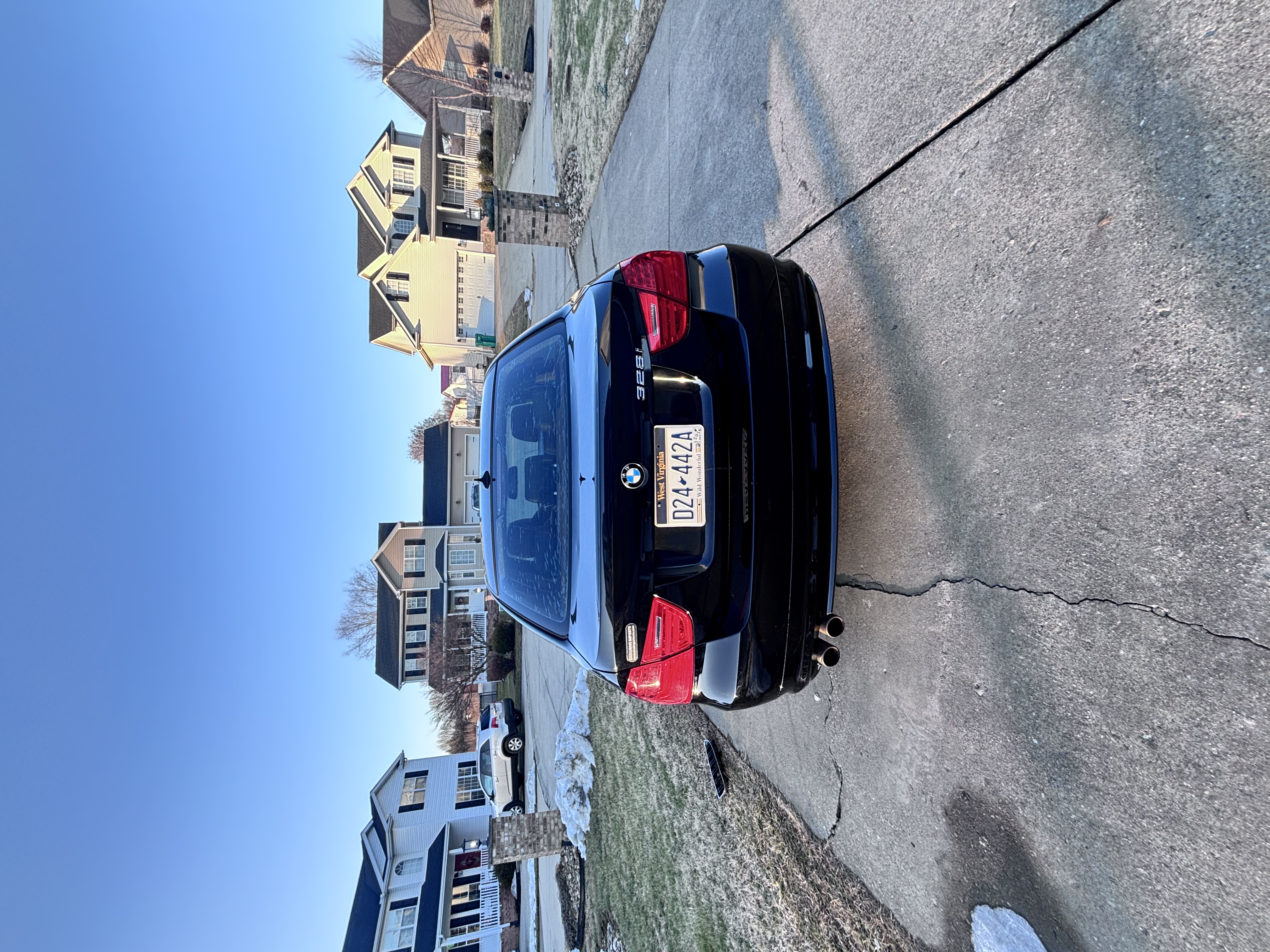 Used 2011 BMW 328i Sedan w/ Premium Pkg RWD image 2