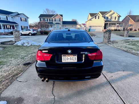 Used 2011 BMW 328i Sedan w/ Premium Pkg RWD image 2