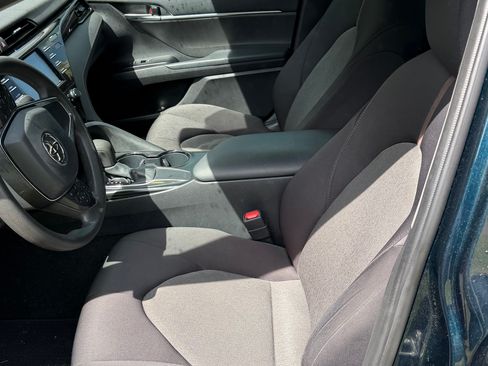 Used 2020 Toyota Camry LE image 5