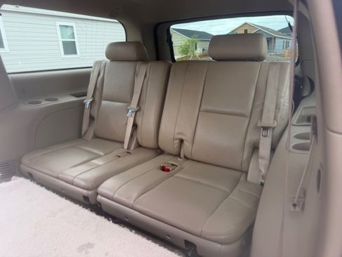 Used 2010 Cadillac Escalade ESV Premium image 16