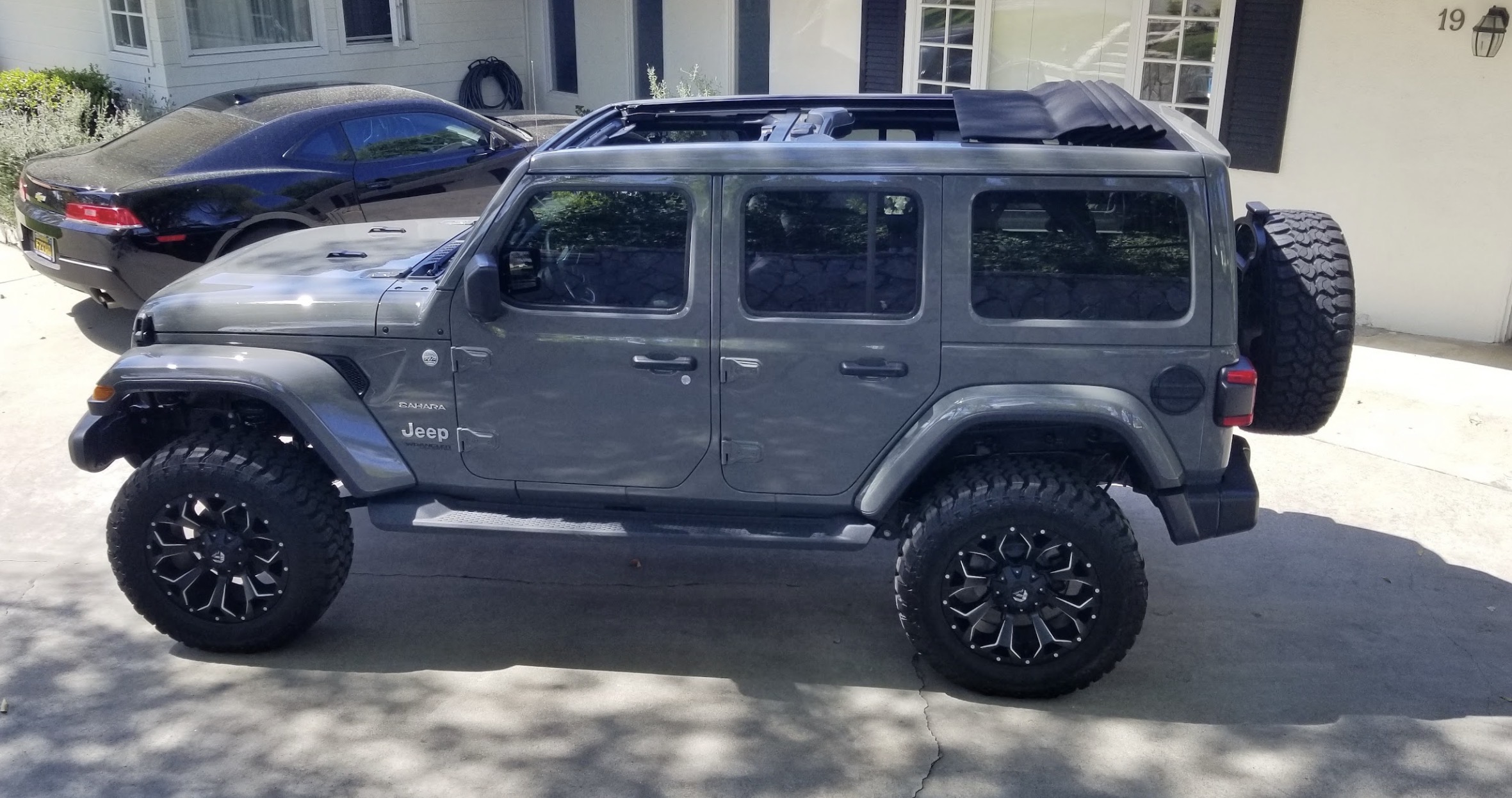 Used 2019 Jeep Wrangler Unlimited Sahara AWD/4WD image 9
