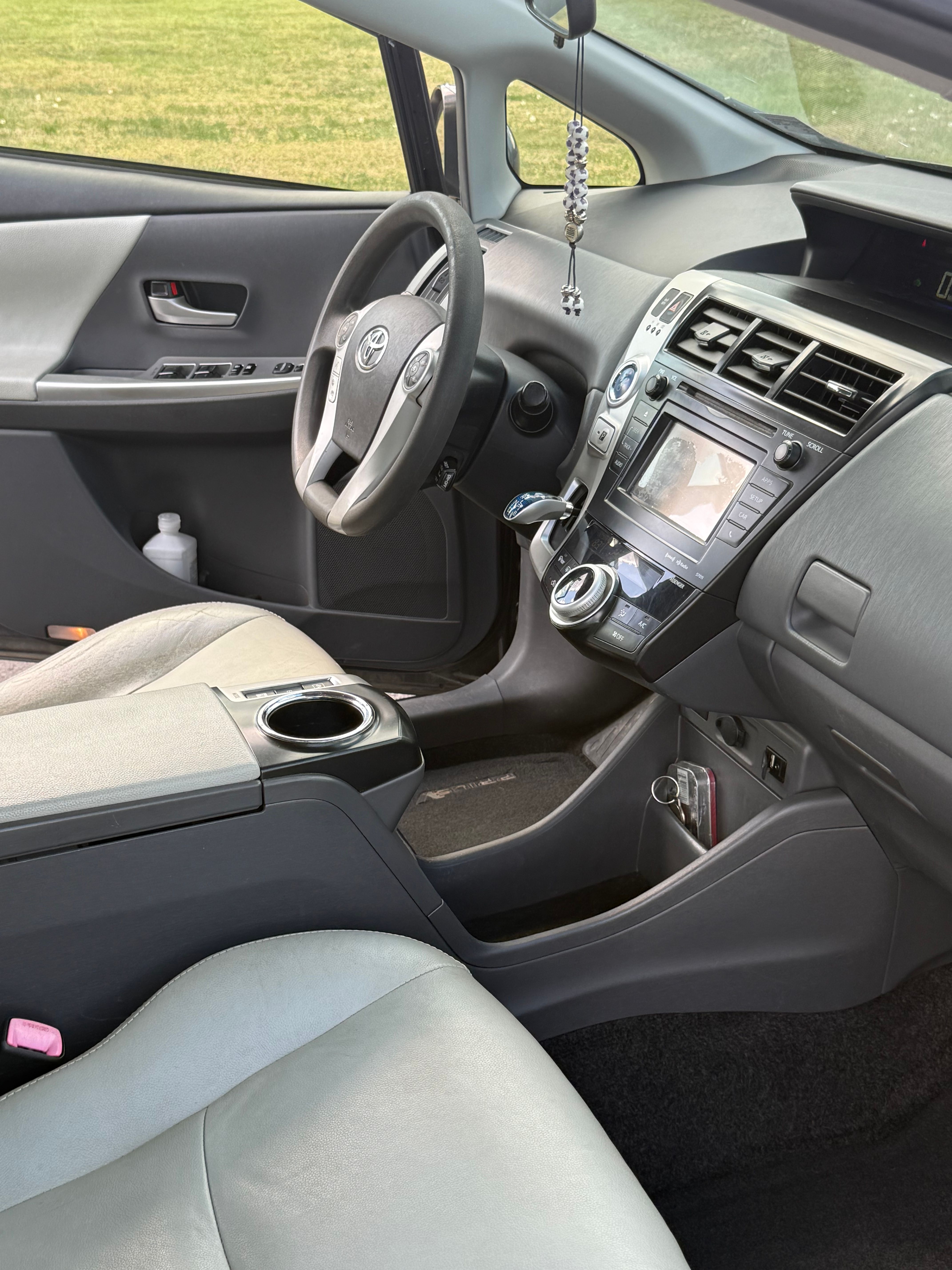 Used 2014 Toyota Prius V Three FWD image 17
