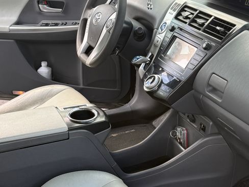 Used 2014 Toyota Prius V Three FWD image 17