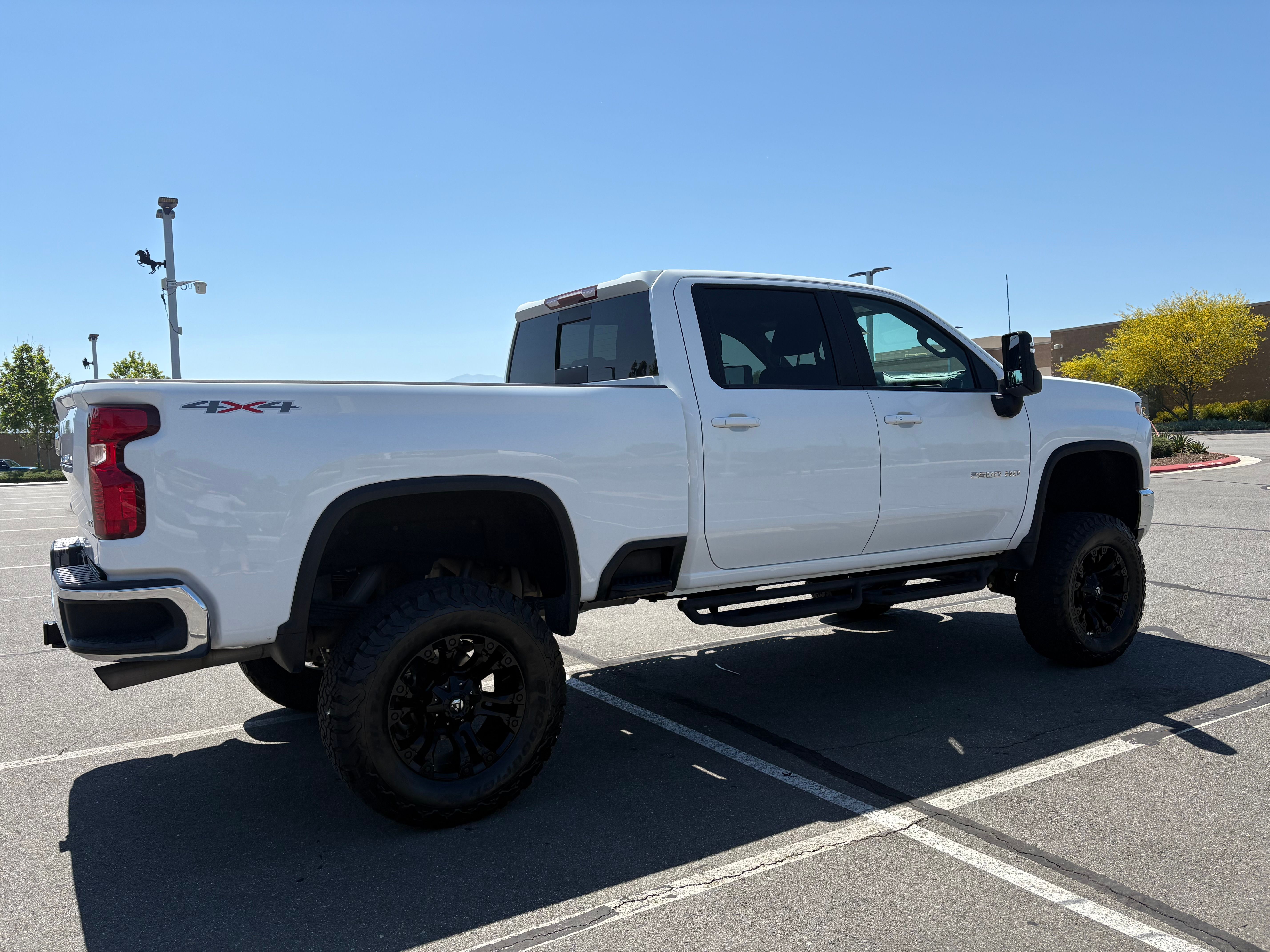 Used 2022 Chevrolet Silverado 2500 LT w/ Convenience Package AWD/4WD image 8