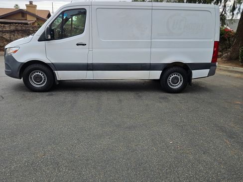 Used 2022 Mercedes-Benz Sprinter 2500 image 6