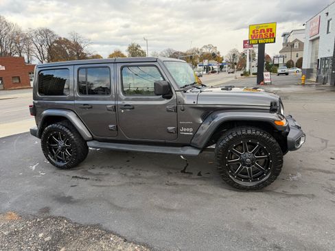 Used 2018 Jeep Wrangler Unlimited Sahara w/ Dual Top Group image 4