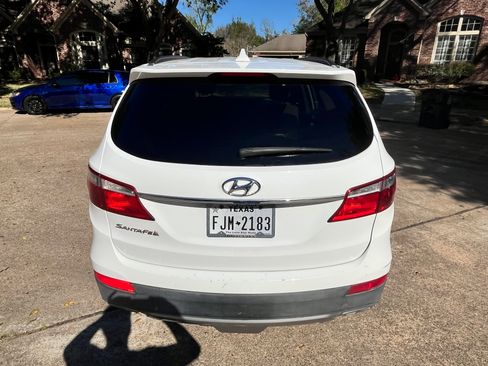 Used 2015 Hyundai Santa Fe GLS image 10