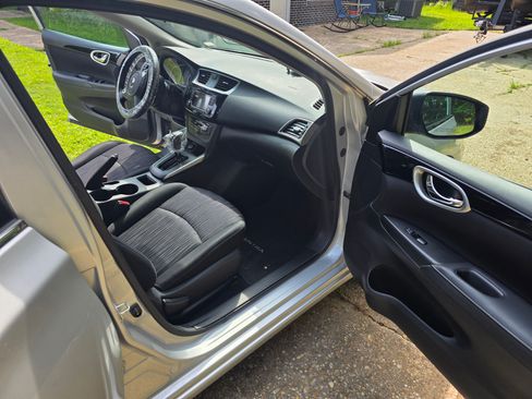 Used 2018 Nissan Sentra SV FWD image 10