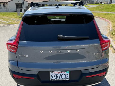 Used 2020 Volvo XC40 T5 Momentum w/ Premium Package image 9