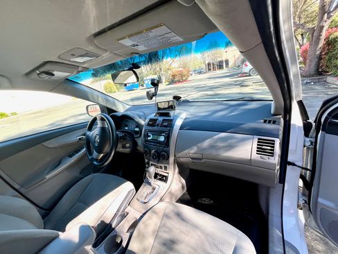 Used 2012 Toyota Corolla LE FWD image 11