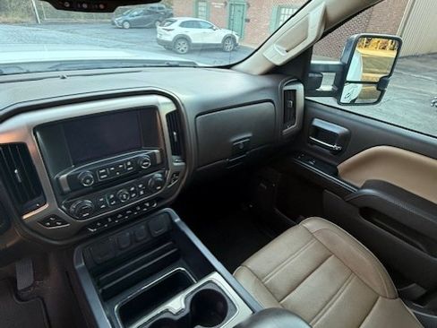Used 2019 GMC Sierra 3500 Denali w/ Duramax Plus Package image 10