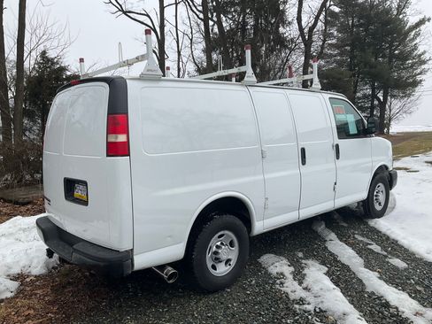 Used 2015 Chevrolet Express 2500 image 4
