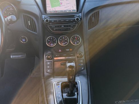 Used 2014 Hyundai Genesis 3.8 image 22