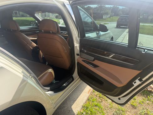 Used 2013 BMW 750i RWD image 8