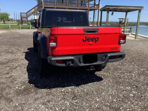 Used 2020 Jeep Gladiator Sport w/ Quick Order Package 24S image 2