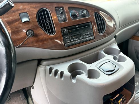 Used 2000 Ford E-150 and Econoline 150 Van image 4