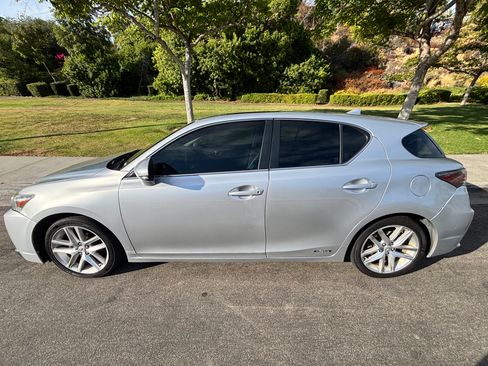 Used 2014 Lexus CT 200h FWD image 4