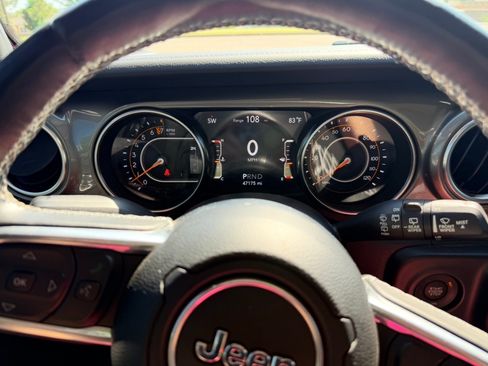 Used 2021 Jeep Wrangler Unlimited Sahara w/ Safety Group AWD/4WD image 18