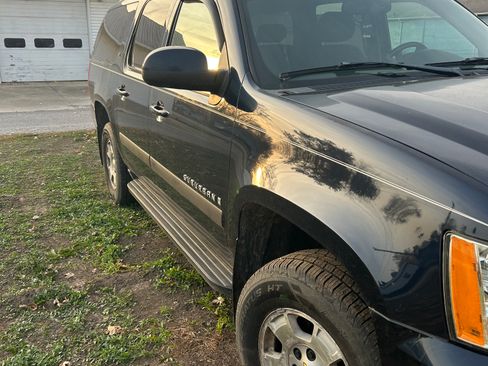 Used 2008 Chevrolet Suburban LT image 2