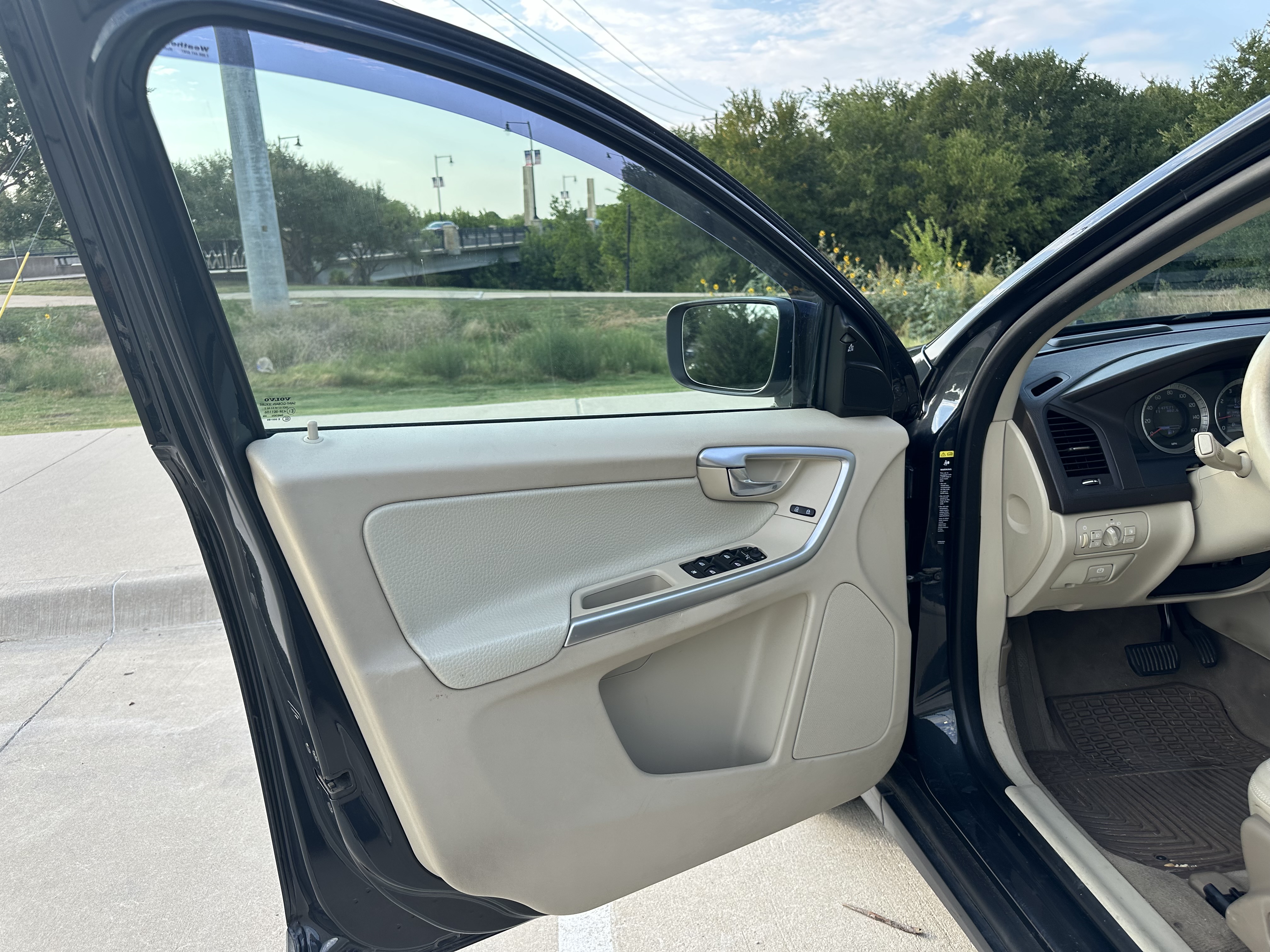 Used 2010 Volvo XC60 T6 R-Design AWD/4WD image 22