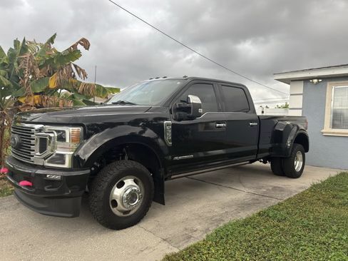 Used 2022 Ford F350 Platinum image 1
