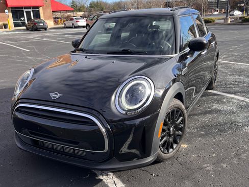 Used 2022 MINI Cooper 4-Door Hardtop image 4