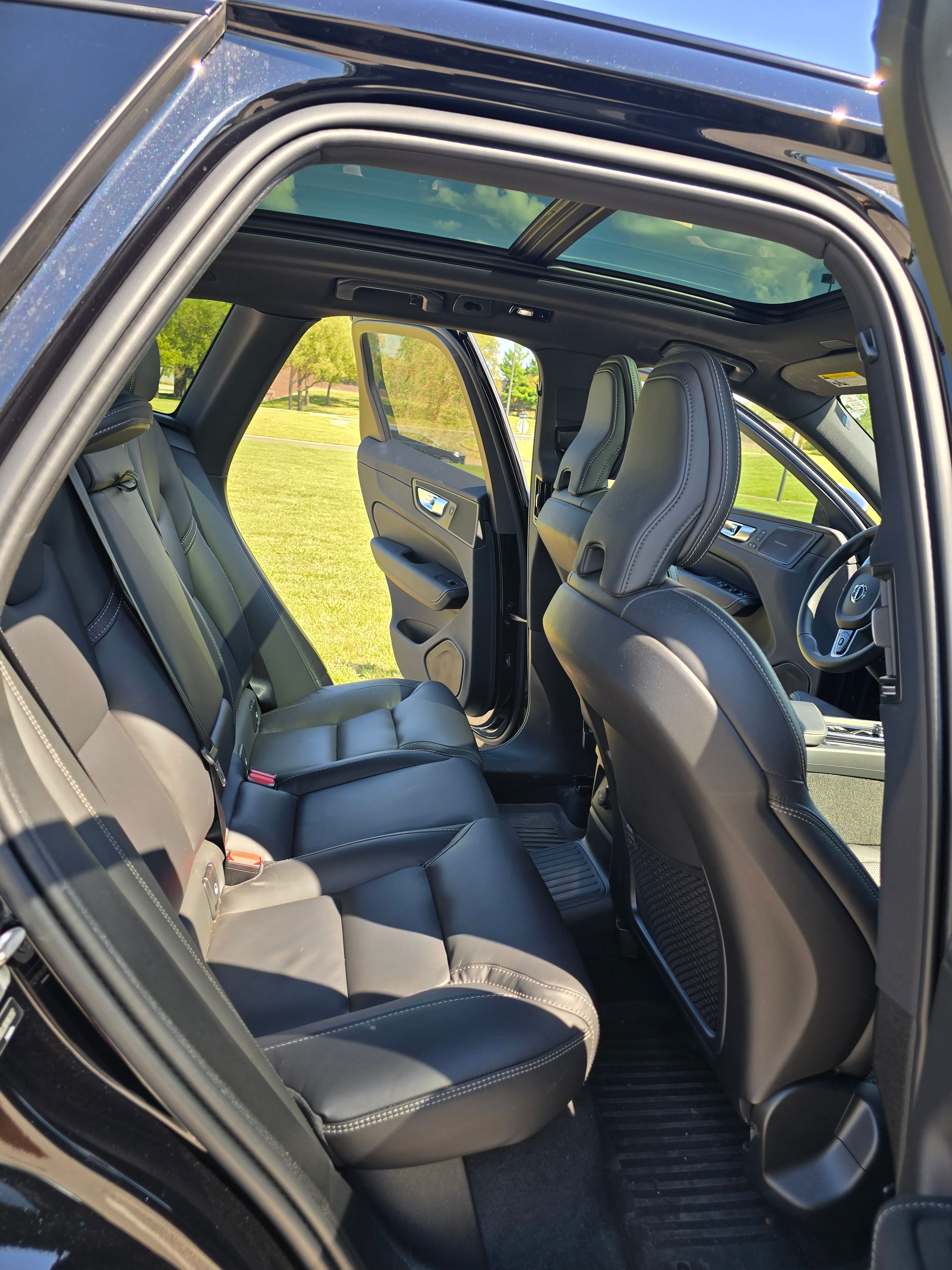 Used 2024 Volvo XC60 T8 Ultimate w/ Protection Package Premier AWD/4WD image 24