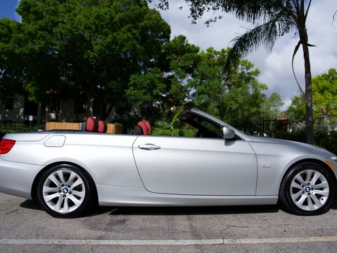 Used 2011 BMW 328i Convertible image 12