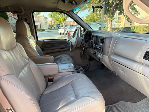 Used 2001 Ford Excursion XLT image 11