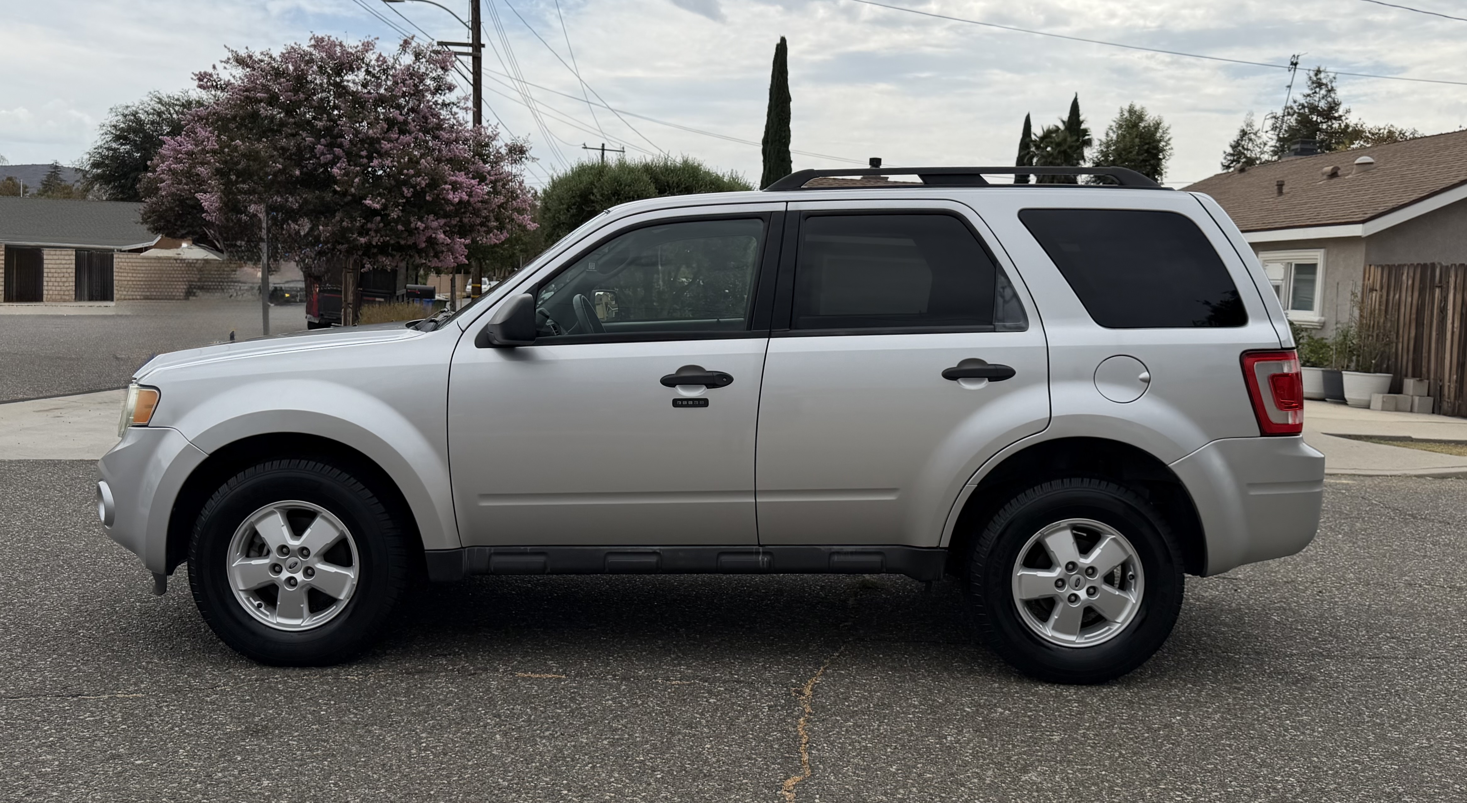 Used 2010 Ford Escape XLT FWD image 1