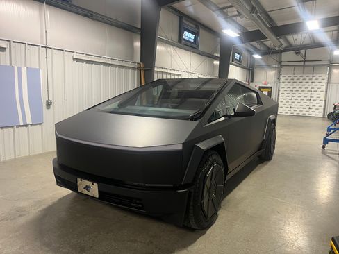 Used 2024 Tesla Cybertruck AWD Crew Cab image 6