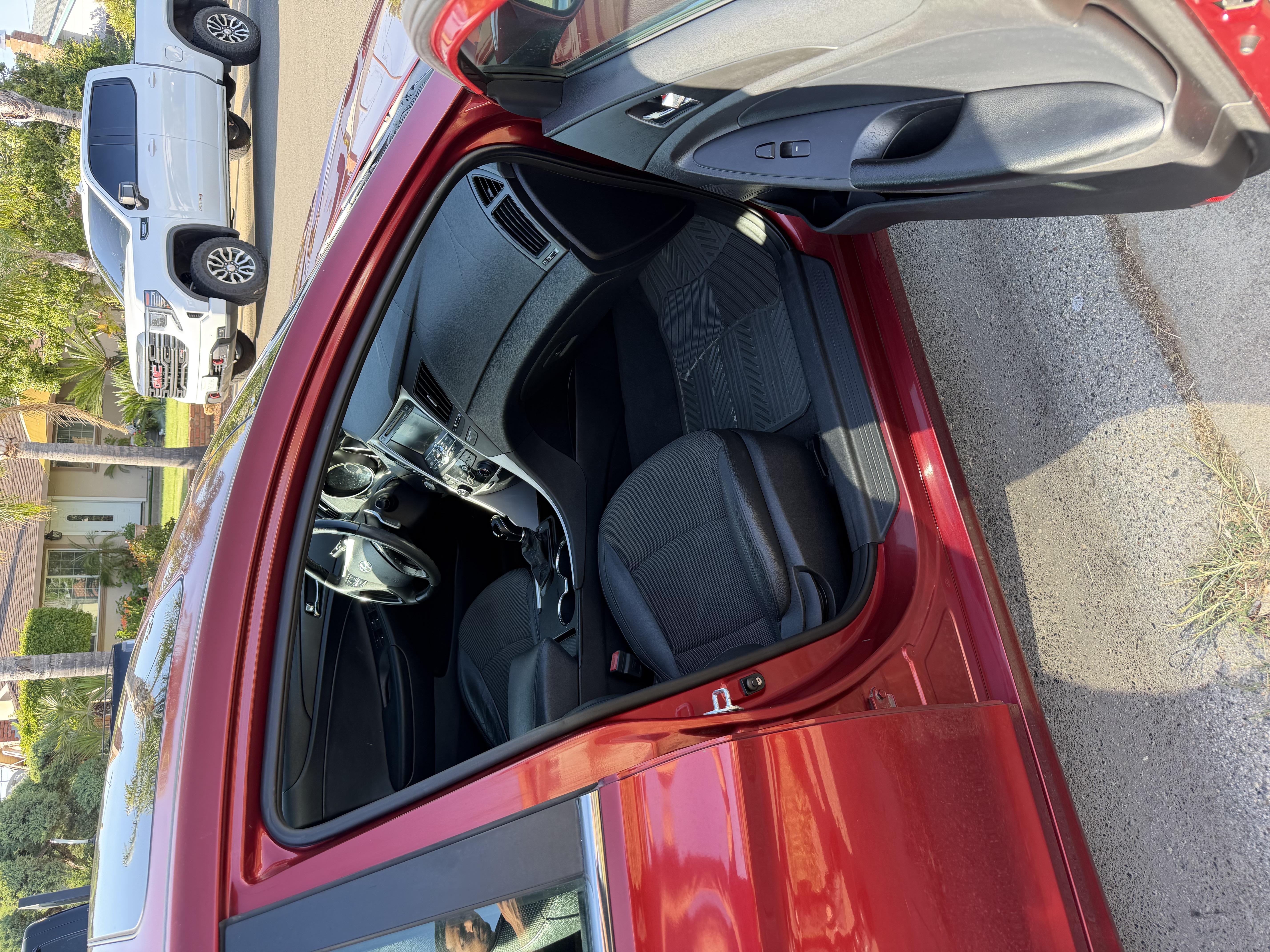Used 2011 Hyundai Sonata SE w/ Navigation & Sunroof Pkg 4 FWD image 9